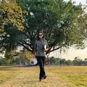  ,   Lia, 33 ,   ,   