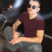  ,  Cris, 24