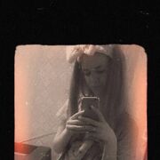  ,  Alexandra, 25