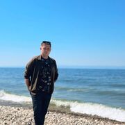  -,   Denis, 30 ,     , c , 