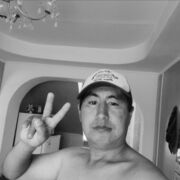  ,  Adik, 33