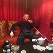  ,  Viktor, 32