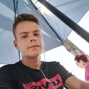  ,   Nicolas, 24 ,   