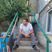  ,  Taron, 34