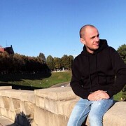  ,  Denis, 32
