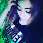  ,  Lola, 28