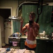  ,   Russel, 32 ,   ,   , 