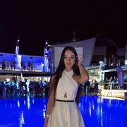  ,  Valentina, 25