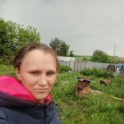  ,  Zoya, 24