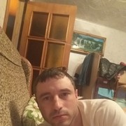  ,   Denis, 35 ,   