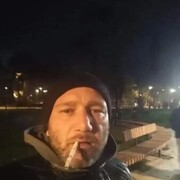  ,  Paata, 42