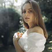  ,  Bella, 25