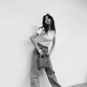  ,   Mia, 25 ,  