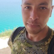  ,   Viktor, 32 ,   ,   