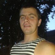  ,  Viktor, 32