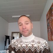  -,  Adel, 49