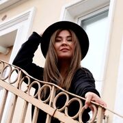  ,   Veronika, 37 ,  