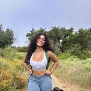  ,   Stephanie De, 29 ,   c 