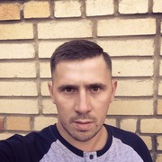  ,  Viktor Pek, 36