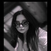  ,  Yana, 24