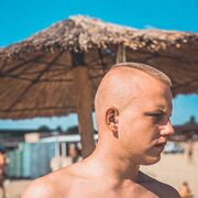  ,  Maksim, 22