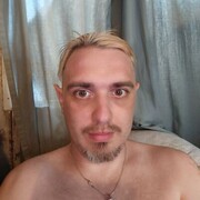  ,  Nicolas, 32