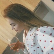  ,   Milana, 19 ,  