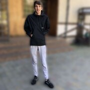  ,  Deni, 25