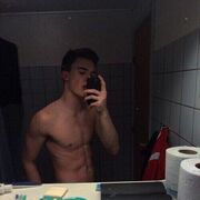  ,  Ruslan, 33