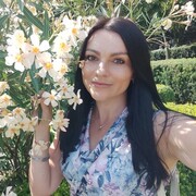  ,  Nadia, 39