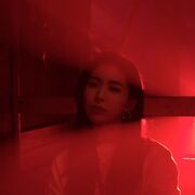  ,  Vicky, 24
