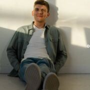 ,   Ihor, 25 ,   ,   , c , 