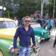 ,  Xandr, 32