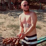  ,  Danya, 28