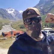  ,   Viktor, 33 ,   ,   