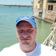  ,   Makc, 44 ,     , c 