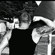 ,   Leon, 40 ,   ,   