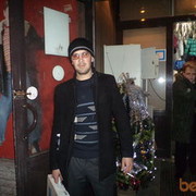  ,   Viktor, 35 ,   
