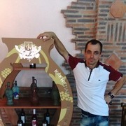  ,   Vaniko, 41 ,  