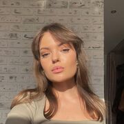 девушка сидит на парне. девушки за 30 хотят влюбиться. красивая неудачница сериал колумбия. влюбленный взгляд мужчины. париж я люблю тебя 2006.