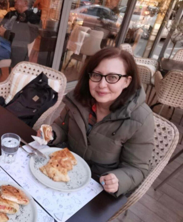  46421698  Elena, 53 ,    Podgorica