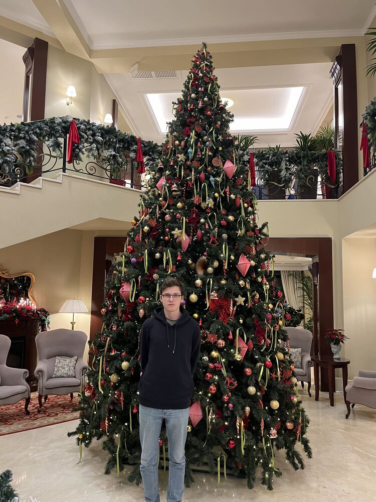  44553068  , 19 ,    -