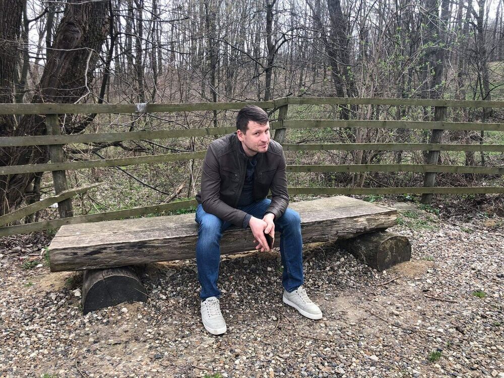  24663248  Jorik, 46 ,    