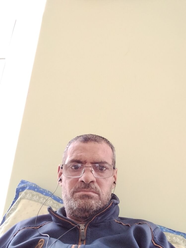  37702468  , 51 ,    