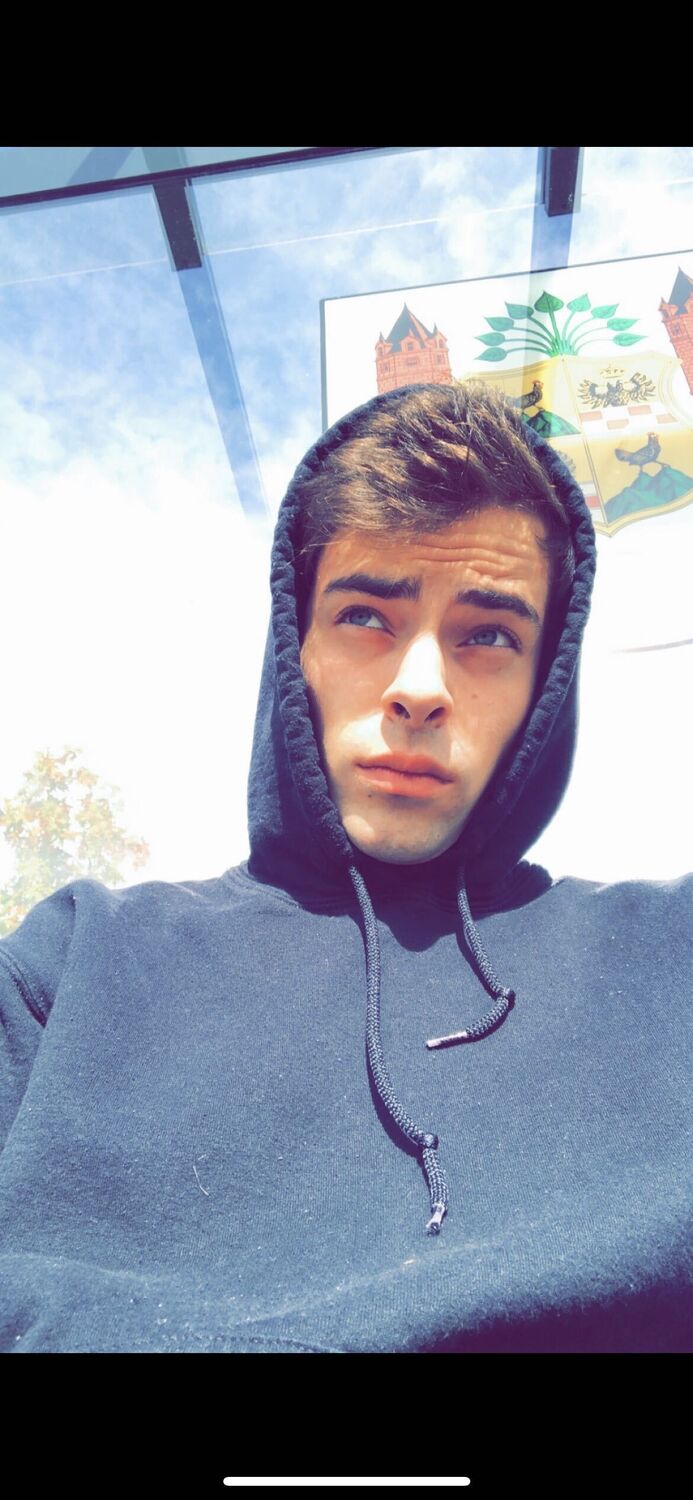  ,   Elias, 24 ,   ,   