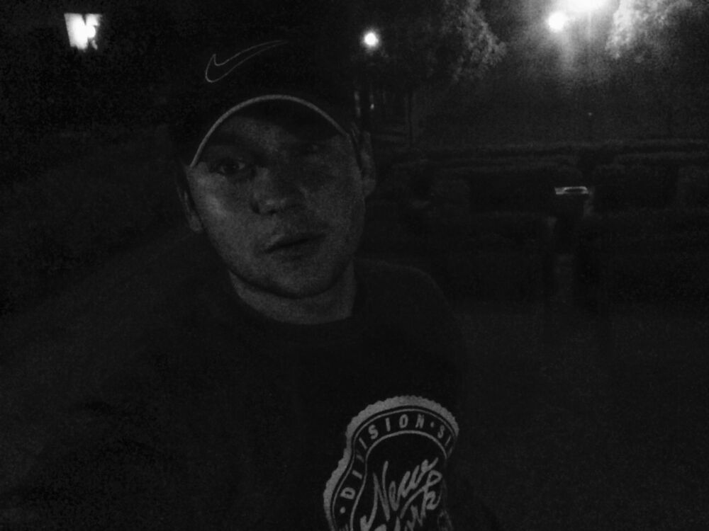  10369878  Artem, 26 ,    