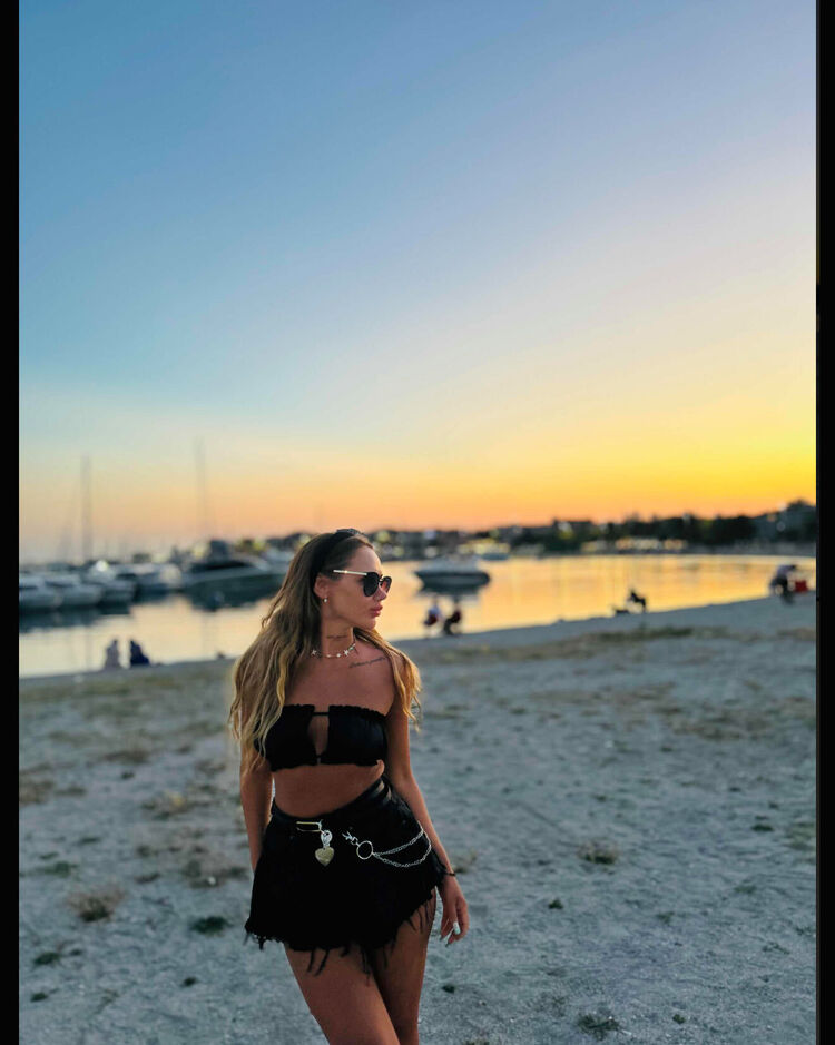  54517268  RUSS, 27 ,    