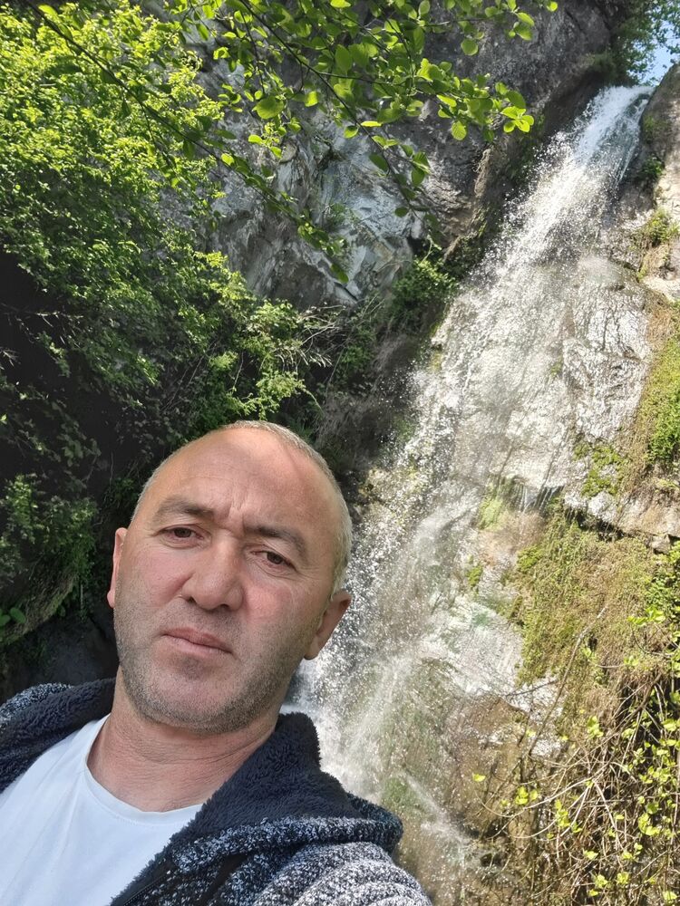  ,   Roin, 42 ,   ,   