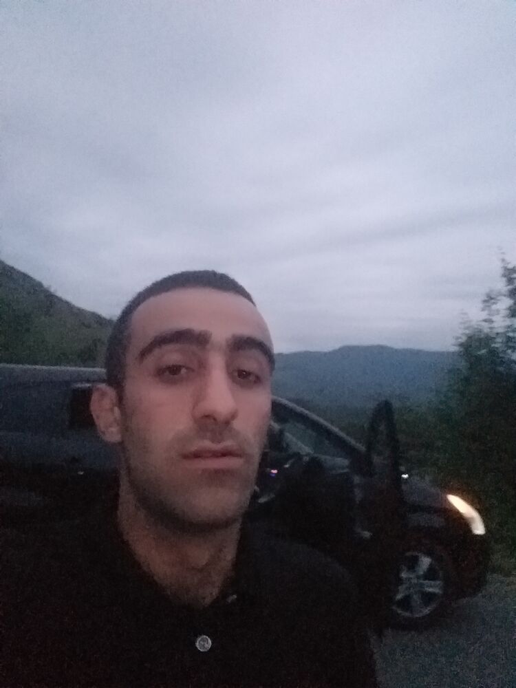  48745998  Ashot, 25 ,    