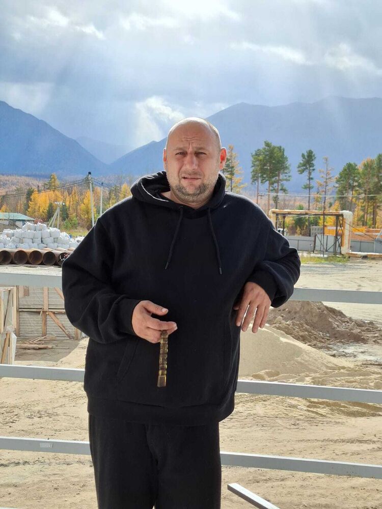  54593318  Viktor, 45 ,    